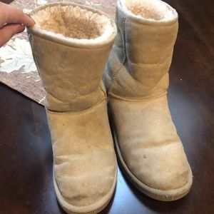 UGG. Size 9.